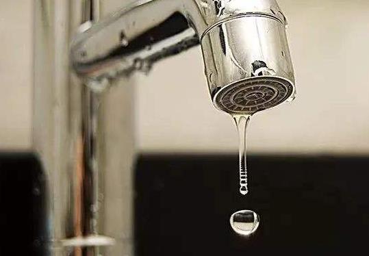 整棟樓就我家沒水？家里停水有哪幾種原因？
